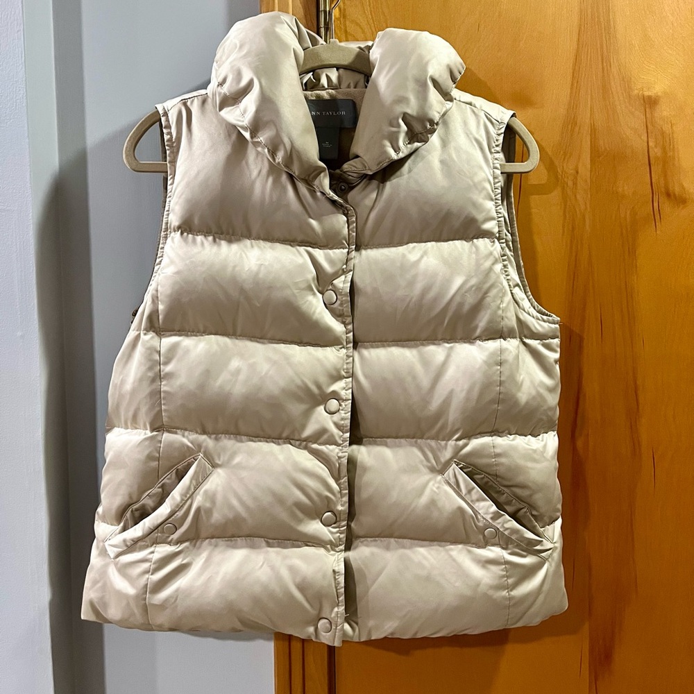 Ann Taylor Champagne Gold/Tan puffer vest size Medium